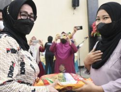 Pemkot Gorontalo Serahkan Bantuan kepada Kelompok UPPKA