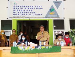 Sejumlah Penyandang Disabilitas Terima Bantuan Alat Bantu