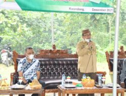 Serahkan Bantuan Untuk Pengusaha Kecil, ini Harapan Bupati Indra Yasin