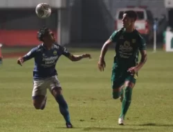 Persebaya Libas Persib 3-0 di Maguwoharjo