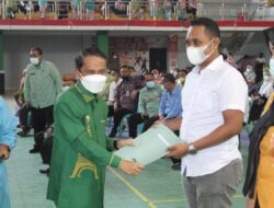 Serahkan SK Perpanjangan Kontrak, Nelson Minta Honorer Bekerja Lebih Profesional