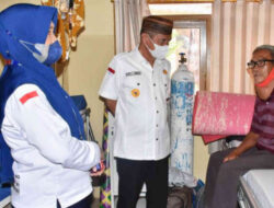 Bupati Pohuwato Besuk Awadin Awali, Warga Desa Marisa Yang Derita Penyakit Gondok