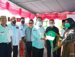 Wabup Thariq Serahkan Mobil Operasional BumDes dan Sertifikat Tora di Desa Popalo