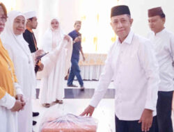 Kadis Kominfo Hadiri Penyerahan Koper Jemaah Umrah Asal Pohuwato