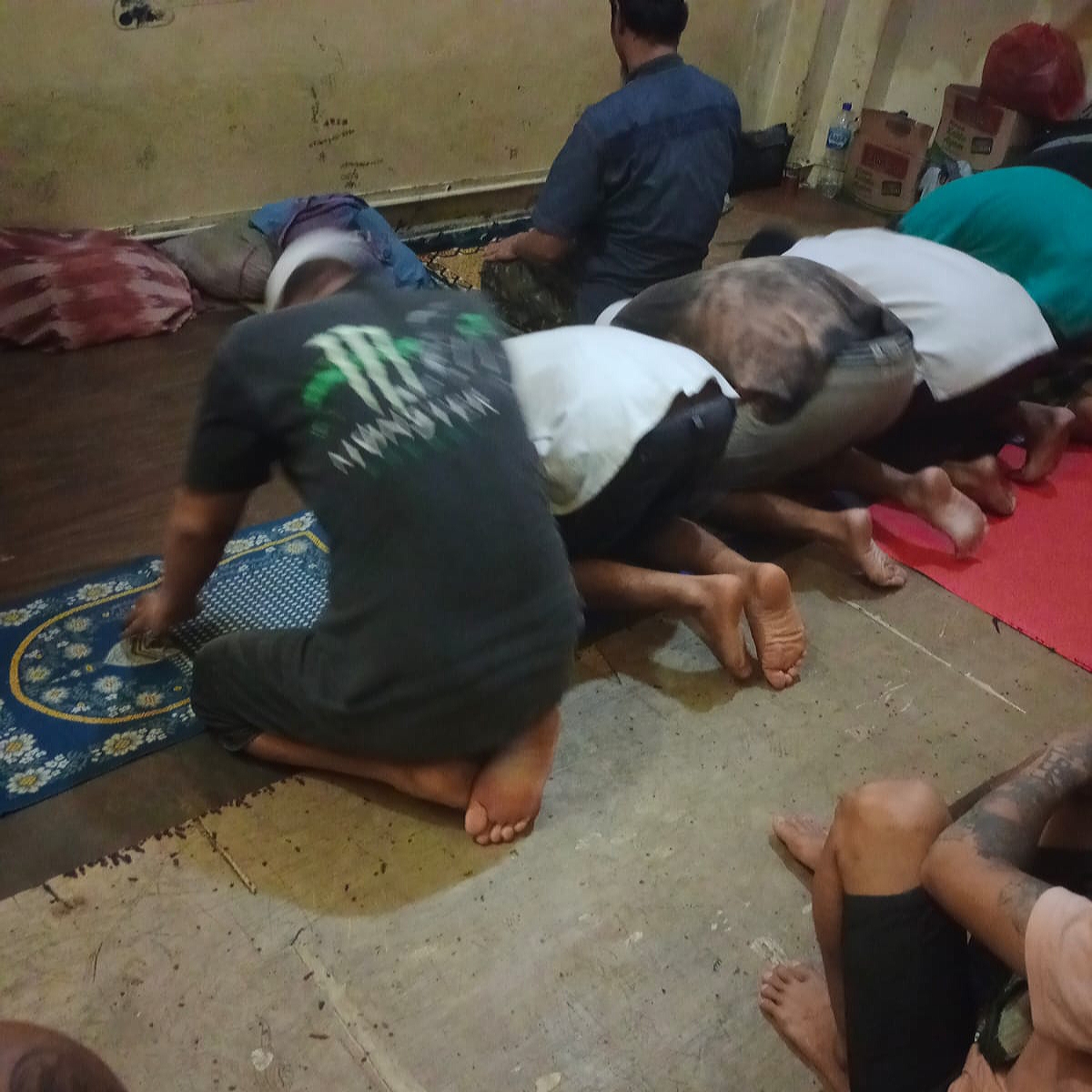 Tahanan Muslim di Polres Asahan Dapat Bimbingan Sholat Dzuhur