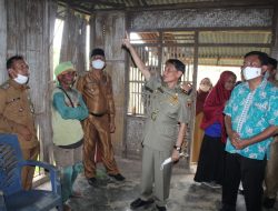 Bupati Gorontalo Tinjau Langsung Kondisi Rumah Warga Miskin di Bongohulawa