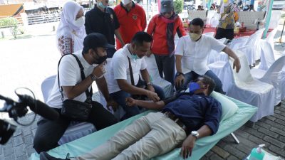 Meriahkan Hari Jadi Asahan ke-76, Direktur RSUD HAMS Kisaran Donorkan Darah