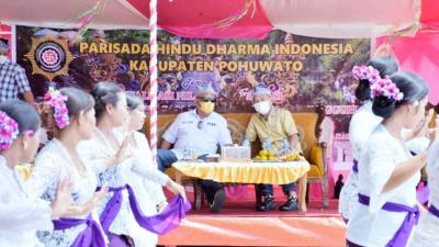 Umat Hindu di Pohuwato Gelar Upacara Penyucian Diri, Bupati: Ini Momen Mempererat Persatuan Antar Umat Beragama