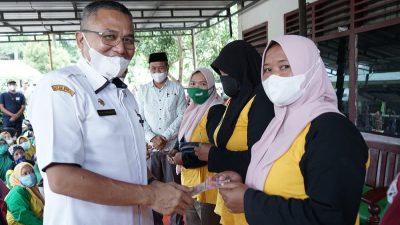 Petugas Kebersihan dapat Bantuan dari Baznas Asahan