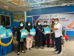 Roman Nasaru Bersama BI Serahkan Bantuan kepada Masyarakat Terdampak Covid19