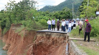Kondisi Jalan di Bonebol Makin Parah Akibat Longsor, Komisi III Deprov akan Undang BWS & Dinas PUPR