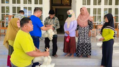 Sambut Ramadan, Usman Radjak Bagikan 1443 Paket Sahur kepada Masyarakat