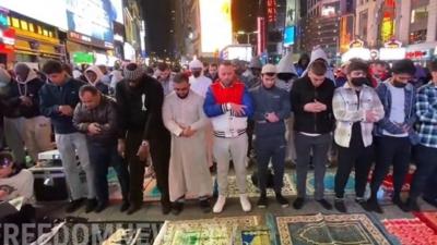 Ukir Sejarah, Salat Tarawih Berjamaah di New York City