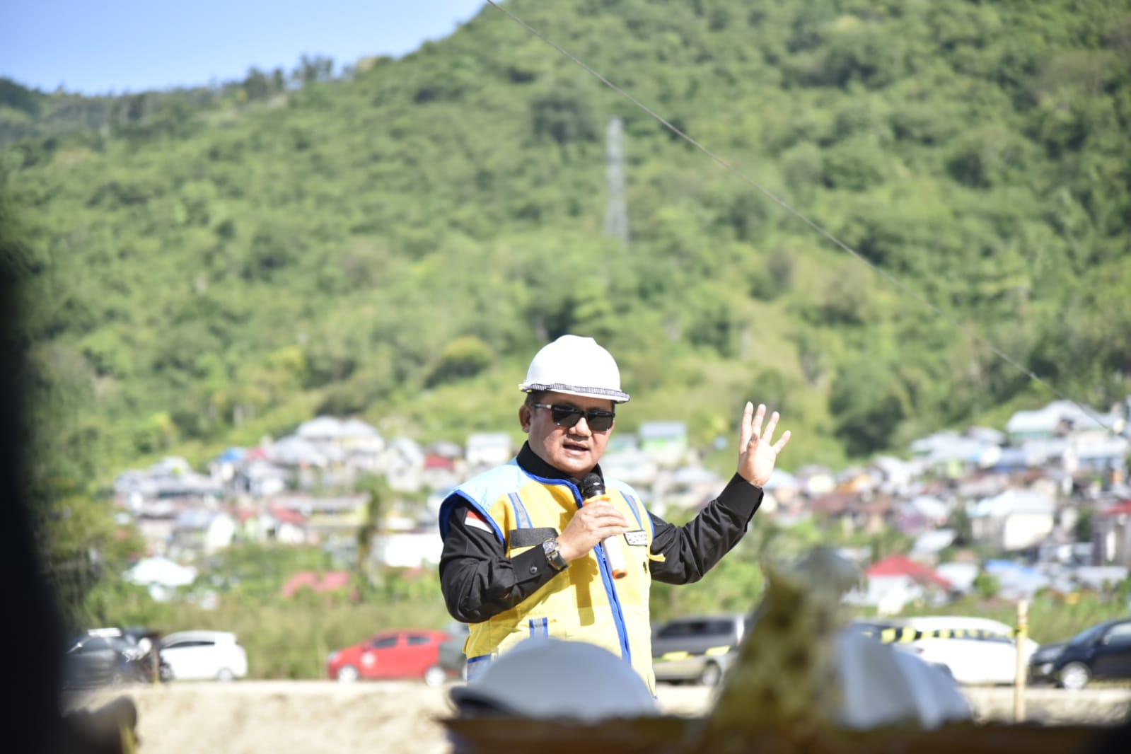 Marten Taha Tinjau Langsung Pembangunan Pintu Air Patodu