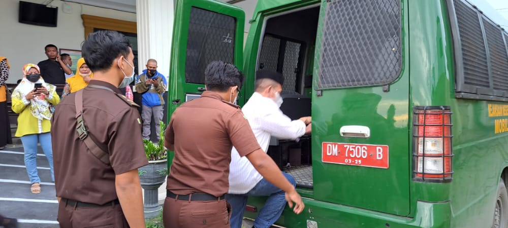 Suara Warga Desa Bongohulawa: Apakah Hakim Sebagai "Wakil Tuhan" Itu Ada?