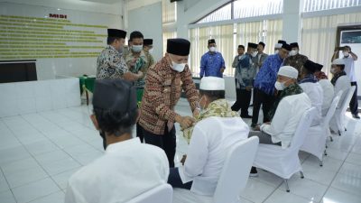 Bupati Surya Upah-upah 43 Orang PNS Asahan, 18 Juni Berangkat ke Tanah Suci