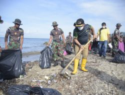 Gerebek Kampung, Marten Taha Turun Tangan Bersihkan Sampah
