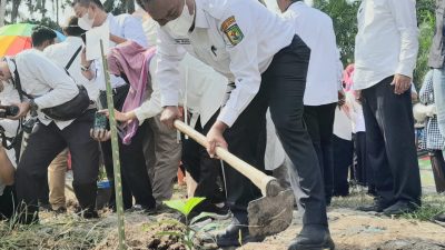 Meriahkan HLH Sedunia PWI Sergai, Bupati Darma Wijaya dan RSI Tabur 3000 Bibit Nila