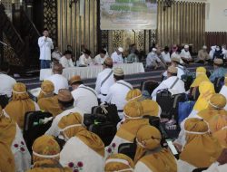 Lepas Calon Jemaah Haji, Bupati Nelson Doakan CJH Tiba dan Kembali dengan Selamat