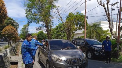 Peringati HANI, BNN Kota Gorontalo Gelar aksi Bagi-Bagi Bunga