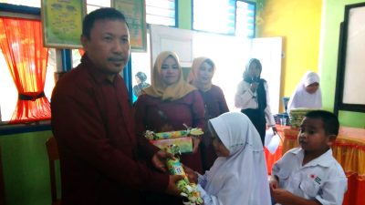 Kepala sekolah Sdn 07 Bulango Utara Apresiasi Siswa Berprestasi