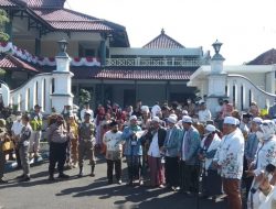 Lepas Calon Jamaah Haji Kloter 26, Bupati Jember Titip Doa Ini!