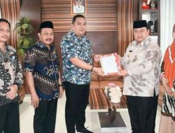 Penjabup Hendriwan Serahkan SK Kabag Tapem Setda Boalemo