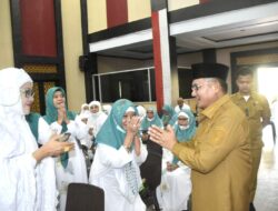 Momen Haru dan Bahagia Wali Kota Gorontalo Sambut Kembalinya Jemaah Haji