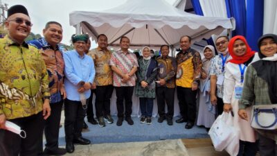 Wabup Taufik Dampingi Menaker RI Kunjungi Stand Asahan Lihat Hasil UMKM