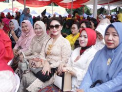 Perempuan Asahan Ikut Meriahkan Hari Kebaya Nasional 2022 di Medan