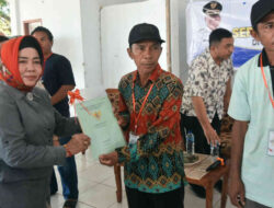 Ketua Komisi 3 Hadiri Penyerahan Sertifikat PTSL di Atinggola