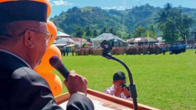 Anggota DPRD Gustam Ismail Baca Teks Proklamasi Pada Upacara 17 Agustus Tingkat Kecamatan Kwandang 