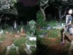 Viral Aksi Remaja Berlenggok Bak Model di Area Kuburan, Aksinya Dikecam Warganet: Saling Menghormati Bisa?