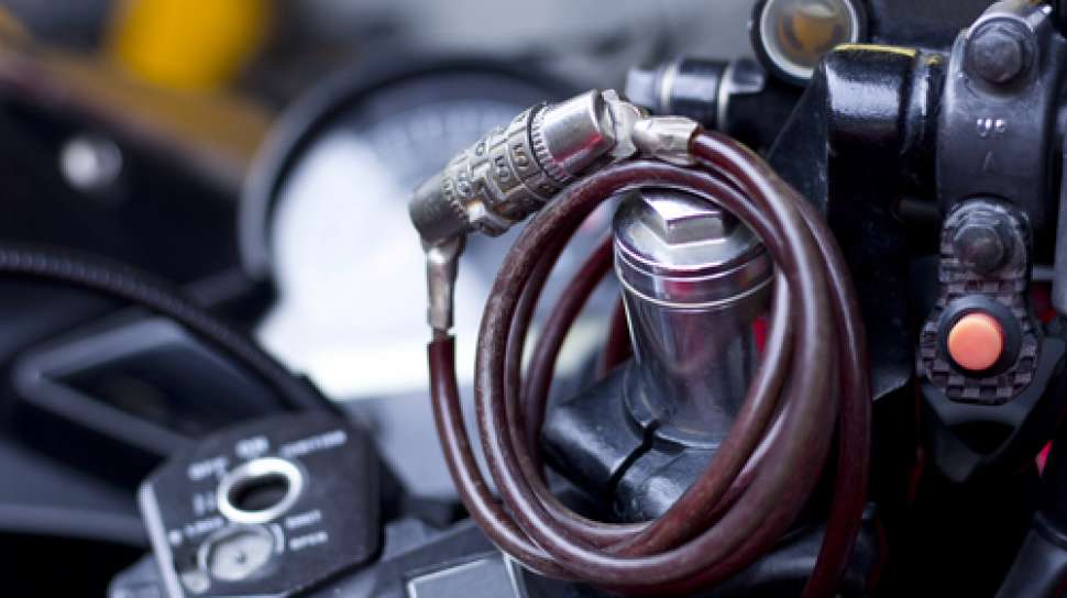 Viral! Maling Gasak Motor Yamaha R15 Milik Ustaz Di Ponpes Al Itqon Cengkareng