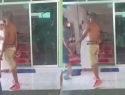 Viral Video Dua Pria Serang Ustaz, Korban Ditampar hingga Ditendang di Depan Jemaah