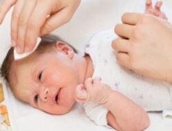 Viral, Wajah Anak Iritasi Usai Pakai Skincare Bayi, Ibu Nekat Pakaikan Kosmetik Orang Dewasa ke Balitanya