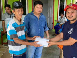 Rahmat Rahman Serahkan Bantuan Untuk Nelayan di Biau