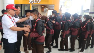 Sofyan Puhi Lepas Kontingen Kwarcab Boalemo ke Jamnas IX 2022