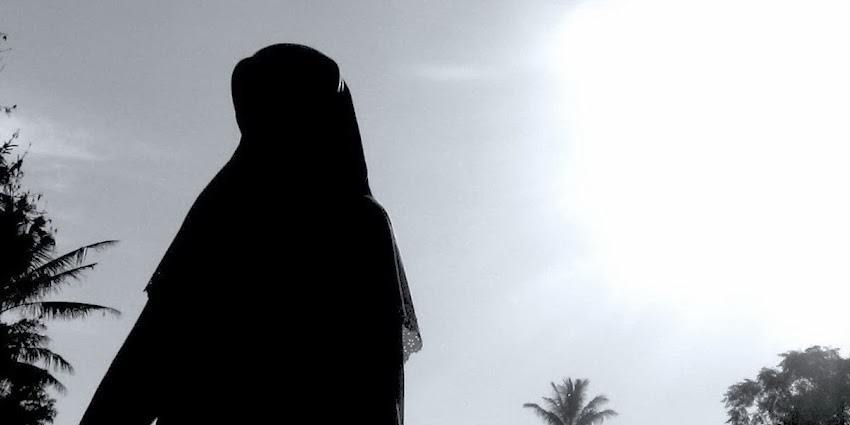 Hanya Karena Mewajibkan Kerudung Bagi Siswi Muslimnya, 3 Guru dan Kepala Sekolah Dibebastugaskan
