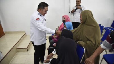 Wali Kota Marten Pantau Penyaluran BLT BBM di Tiga Kecamatan