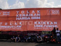 Kalah Galak! Momen Massa Demo Kenaikan Harga BBM Ciut Usai Dibentak Balik Emak-emak: Kami Harus Kerja!