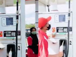 Momen Pemotor Jadi Pembeli Pertama saat Pergantian Harga BBM Pertalite Naik, Publik: The Real Bukan Rezeki