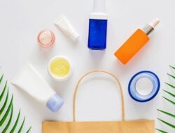 Perempuan Pencuri Skincare Terekam CCTV, Warganet: Mending Pakai Filter Saja