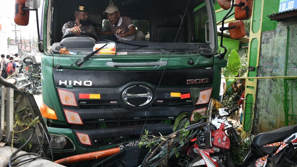 Tragedi Pilu Truk Trailer Tabrak BTS Di Bekasi Tewaskan 11 Orang, Lini Masa Dipenuhi Ucapan Duka Cita