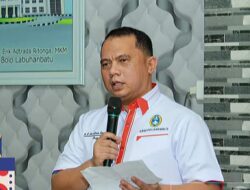 Tim Sepak Bola Labuhanbatu Dilepas Bupati Erik Penuh Semangat