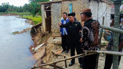 Sekda Roni Minta BPBD Salurkan Bantuan Untuk Korban Abrasi Rumah di Bontula