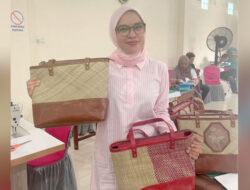 Tas Cantik Berbahan Amongo dari Bonebol Dilirik Owner Yumera Hijab