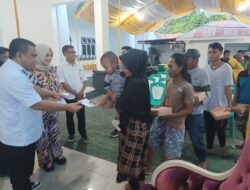 Rayakan Hari Ulang Tahun ke-50, Wabup Hendra Hemeto Berbagi dengan Petugas Kebersihan