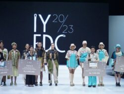 Bawa Desain Karawo, Mohamad Ramdhan Mopangga Raih Juari 1 pada IYFDC 2023