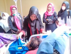 Rosmaida Darma Wijaya Jenguk Maisaroh Korban Luka Bakar